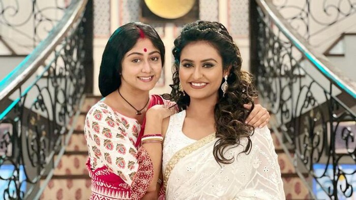 Shinjinee- Susmita: সুপার ভাইরাল 'টাম টাম'! শ্যুটিংয়ের ফাঁকে কালনাগিনীর সঙ্গে জমিয়ে নাচ পঞ্চমীর - Panchomi serial kalnigini chitra aka actress Shinjinee chakraborty and panchomi Susmita ...