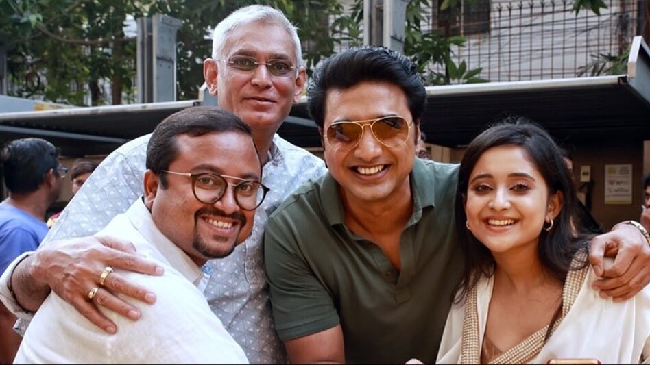 Pradhan Movie- Dev: শেষ হল 'প্রধান'-র শ্যুট! টনিক'-র স্ট্র্যাটেজি কাজে লাগাচ্ছেন দেব- নির্মাতারা? - Dev Soumitrisha Kundoo Movie pradhan shooting wraps in kolkata after Dooars shoot movie may ...