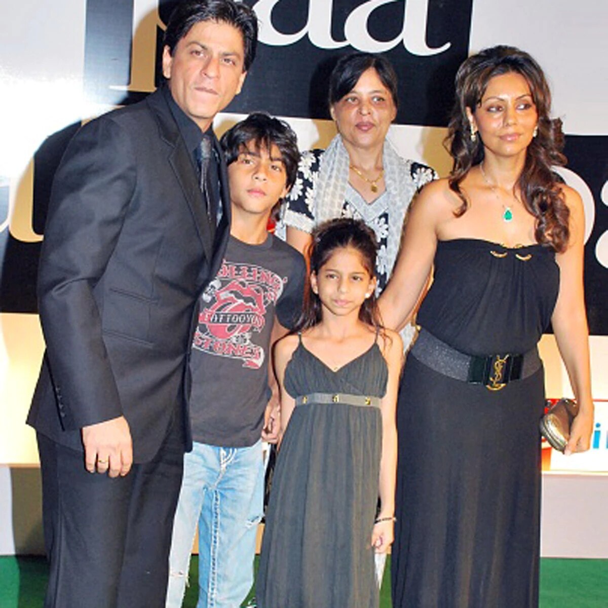 शाहरुख खान की बहन का नाम क्या है?