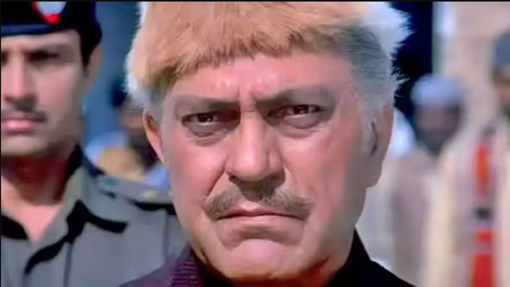 किस फिल्म में अमरीश पुरी ने अशरफ अली का किरदार निभाया है? 