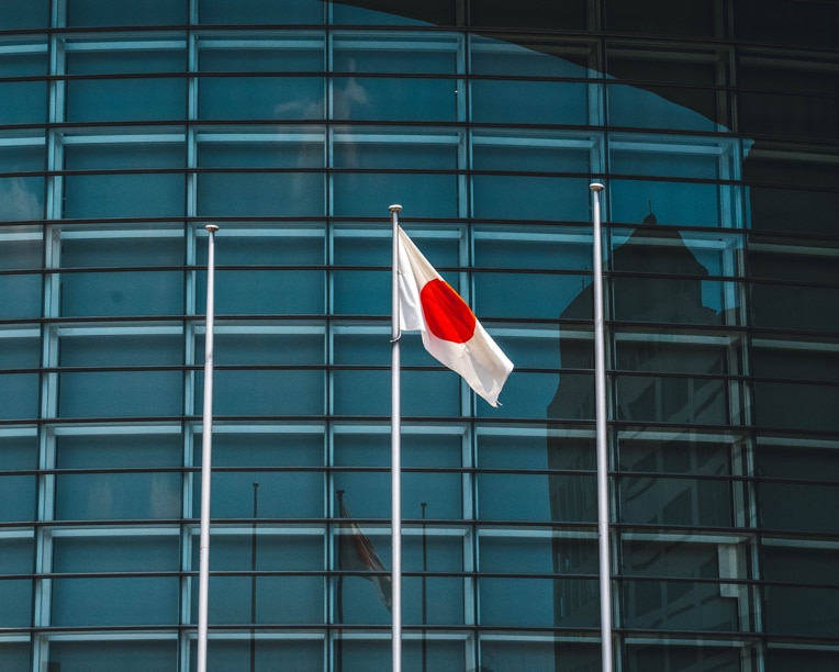 क्या आप इस झंडे के देश का नाम बता पाएंगे? 