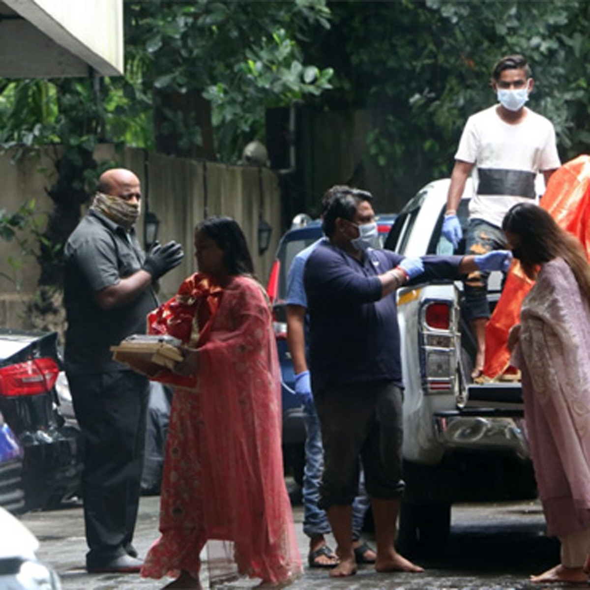 पर‍िवार समेत अर्प‍िता खान शर्मा