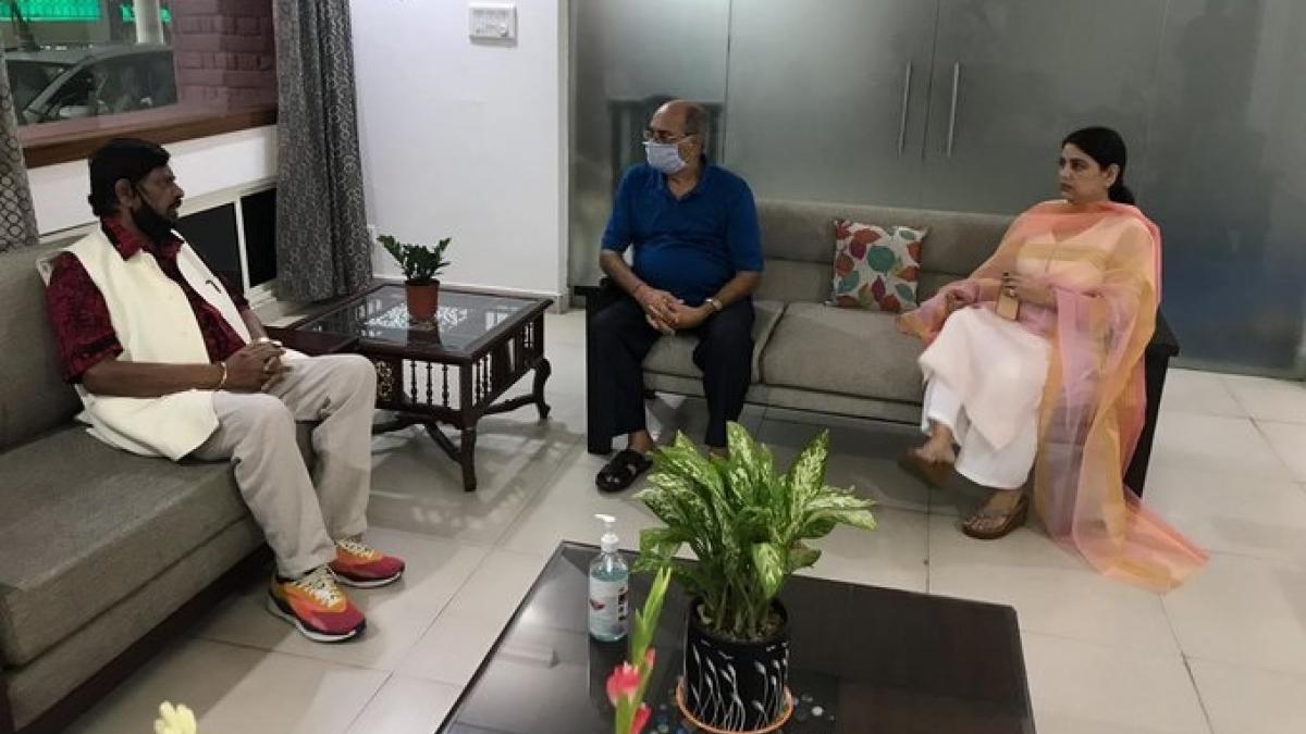 सुशांत के पिता से मिले रामदास अठावले
