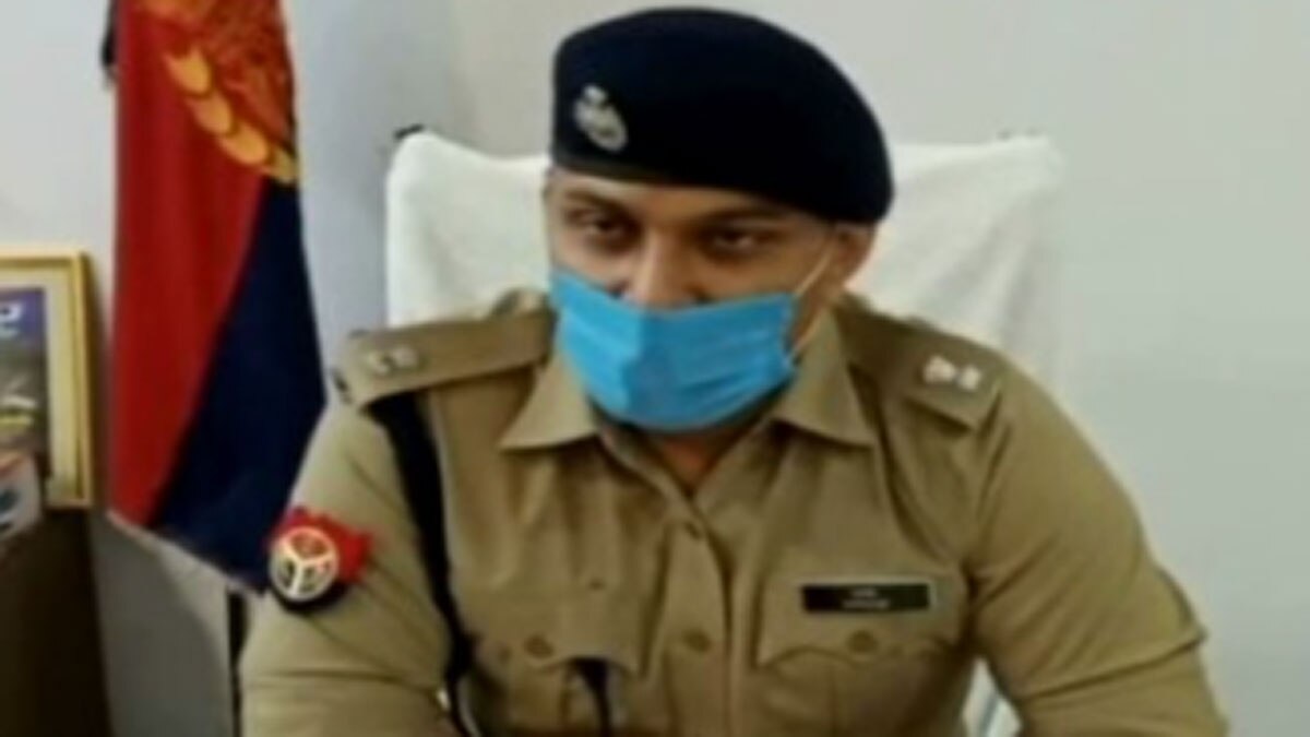 लड़की ने प्रेमी के घर जाकर किया हाइवोल्टेज ड्रामा (फोटो आजतक)