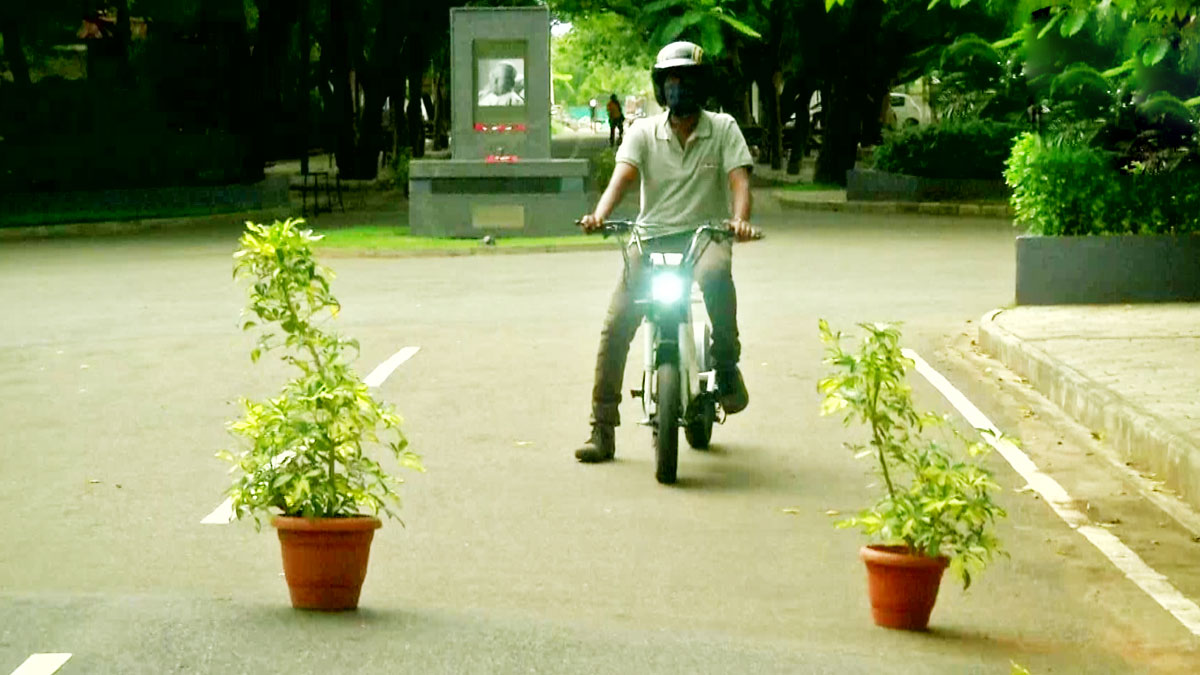 (छात्र ने बनाई इलेक्ट्रिक बाइक- फोटो एएनआई)