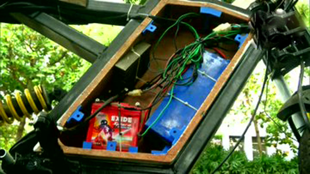 (छात्र ने बनाई इलेक्ट्रिक बाइक- फोटो एएनआई)