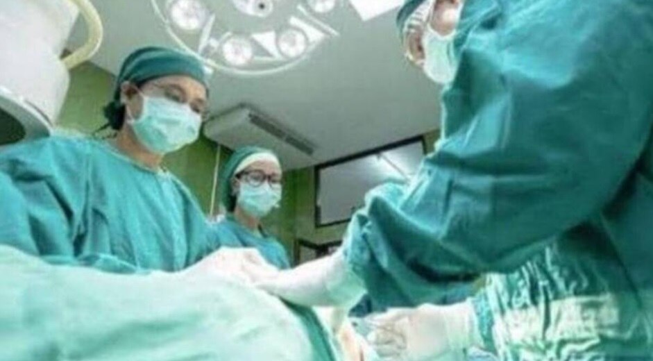 ऑपरेशन टेबल पर बातें करता रहा मरीज, डॉक्टर ने कर दी ब्रेन सर्जरी.