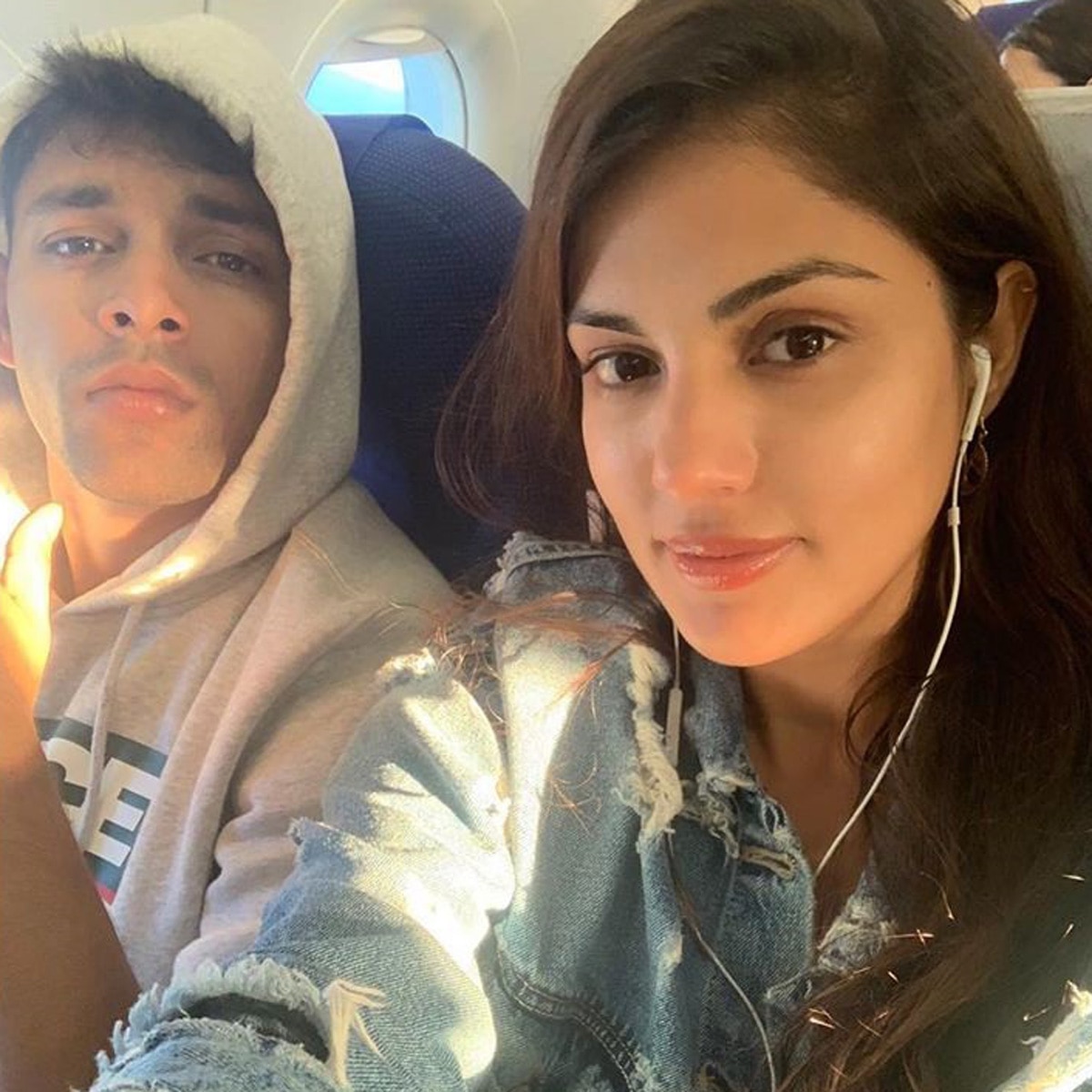 रिया चक्रवर्ती-शोव‍िक चक्रवर्ती