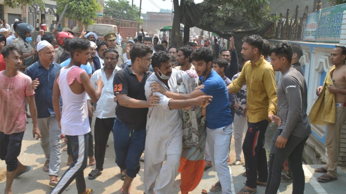 बागपत में रुपयों के लेनदेन पर दो पक्षों में जमकर हुआ बवाल (फोटो आजतक)