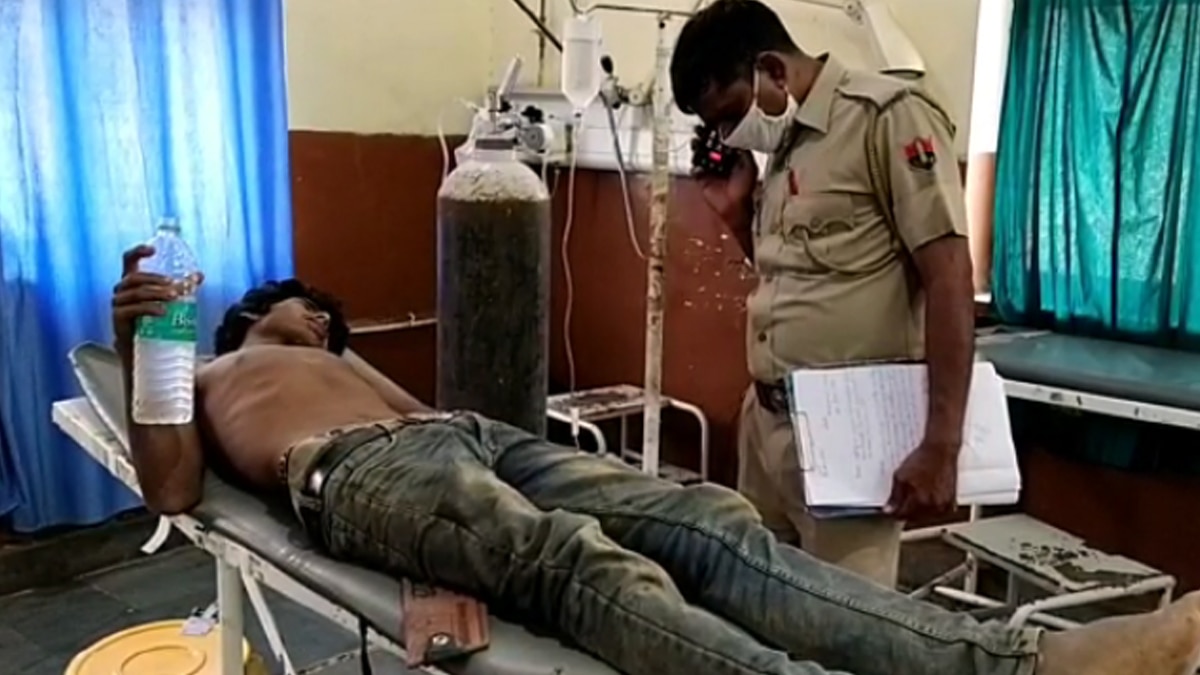 हॉस्पिटल में भर्ती युवक.