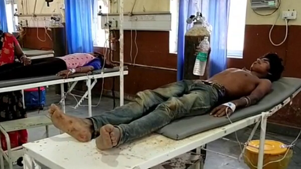 हॉस्पिटल में भर्ती युवक.