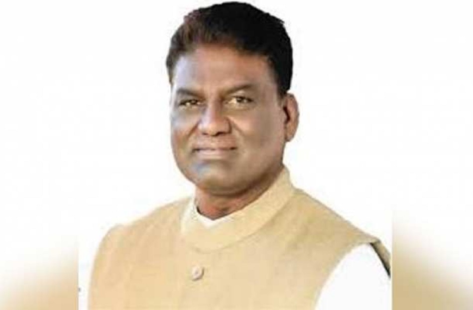 मध्य प्रदेश के स्वास्थ्य मंत्री हुए शिकार