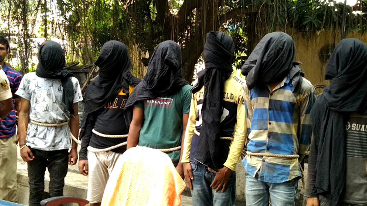 लूट की वारदात को अंजाम देने से पहले दबोचे गए छह बदमाश (फोटो आजतक)