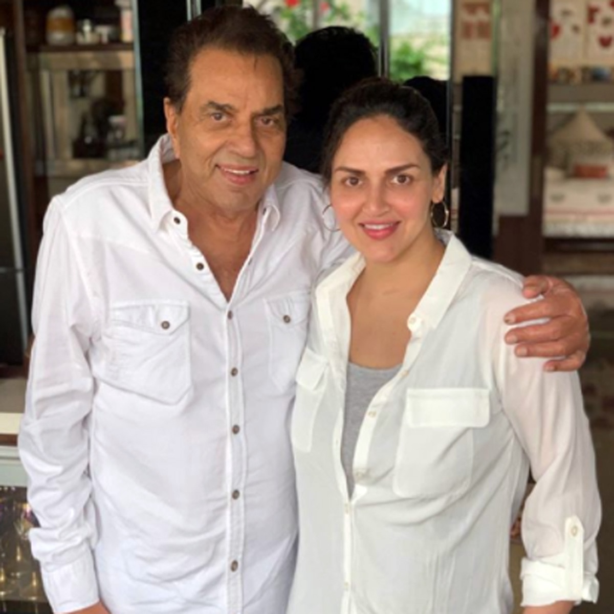 ईशा देओल-धर्मेंद्र