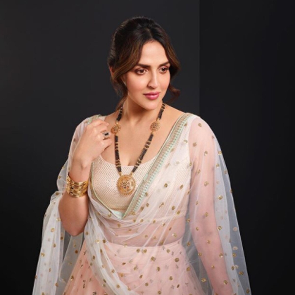 ईशा देओल 