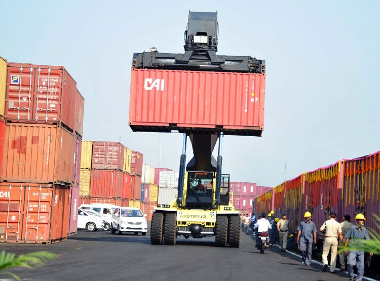 आयात में कमी