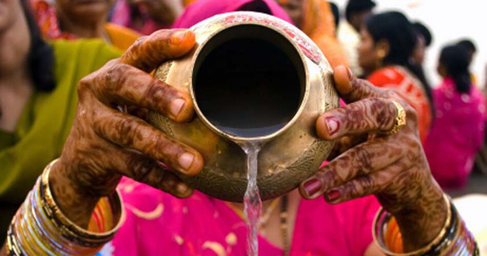 तांबे के लोटे से दें अर्घ्य