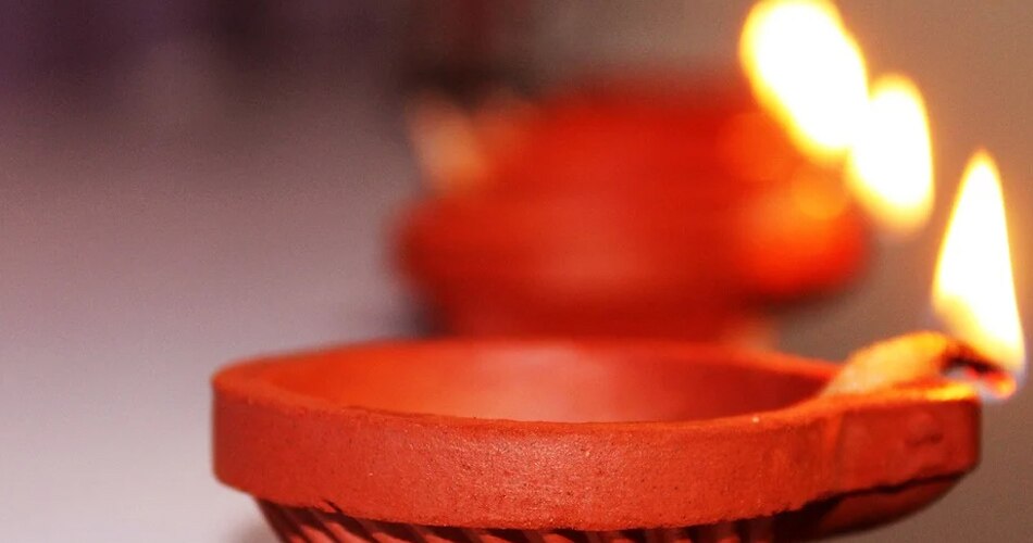 ईशान कोण में दीपक