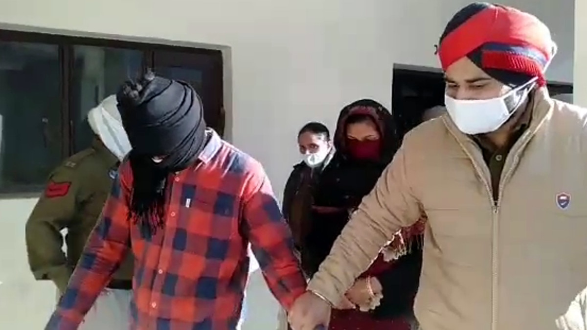 ढाबे में चल रहा था सेक्‍स रैकेट, मालिक को पुलिस ने ही दे रखे थे गनमैन 