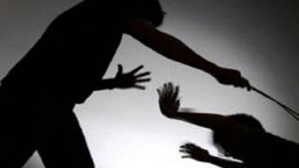 डिलीवरी के 1 दिन पहले गर्भवती महिला ने बेटी-मां के साथ की आत्‍महत्‍या, जहर खाने के बाद रिश्‍तेदारों को भेजा अंतिम फोटो 