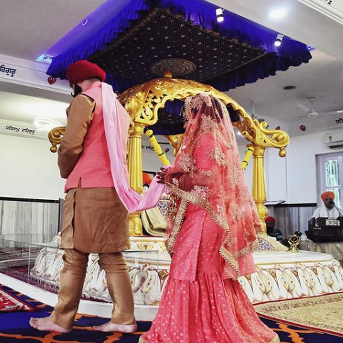 दिव्या भटनागर हसबैंड गगन के साथ 