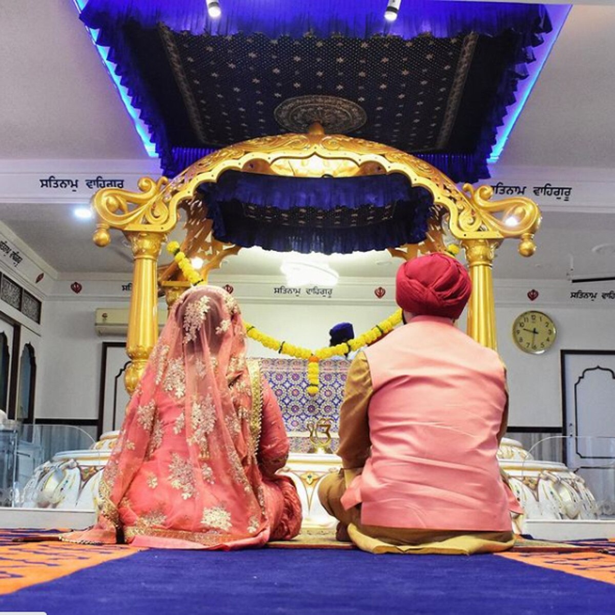 दिव्या भटनागर हसबैंड गगन के साथ 