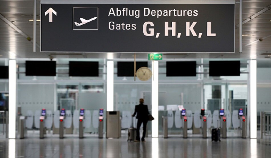 एयरपोर्ट पर ढाई करोड़ की पेंटिंग को कचरा समझा