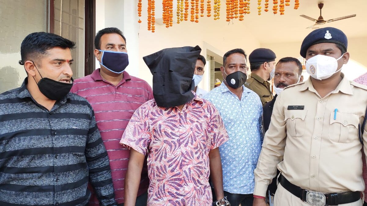 ढाई करोड़ का बंगला 14 लाख में बेच बना लुटेरा, प्रेमिका ने धोखा दिया तो लड़कियों को बनाता था निशाना  