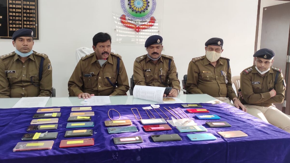 ढाई करोड़ का बंगला 14 लाख में बेच बना लुटेरा, प्रेमिका ने धोखा दिया तो लड़कियों को बनाता था निशाना  