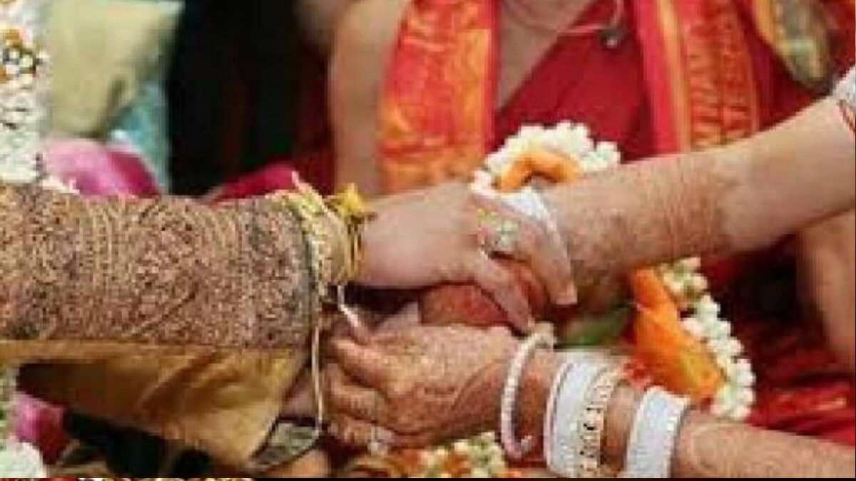 शहीद की बेटी की शादी में पहुंचे डीएम