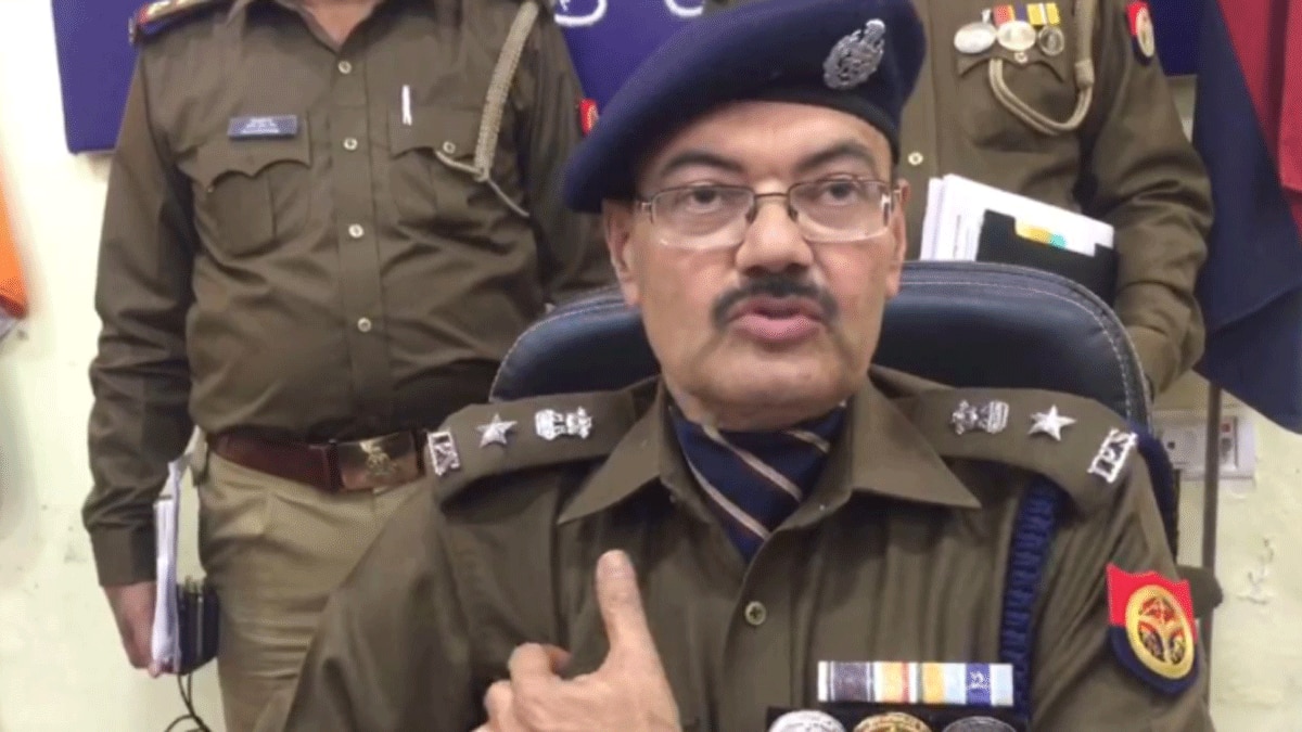 युवक ने अपने ही घर में कर डाली चोरी (फोटो आजतक)