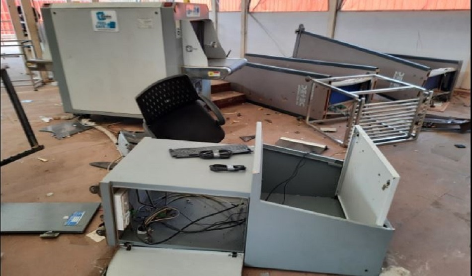 लाल किले को उपद्रवियों ने पहुंचाया भारी नुकसान