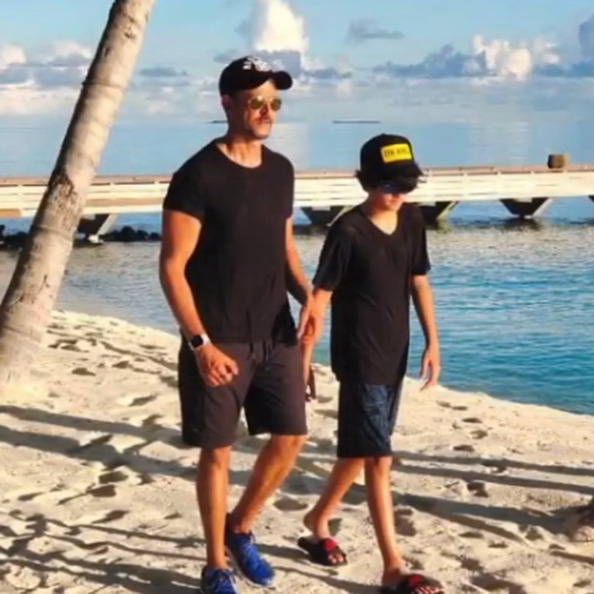 ऋत‍िक बेटे के साथ 