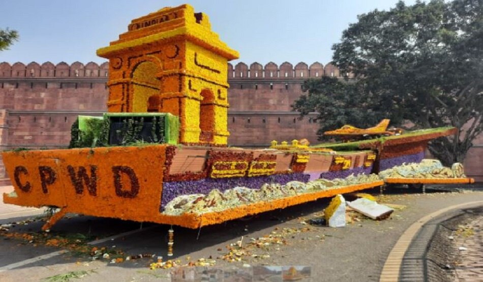 लाल किले को उपद्रवियों ने पहुंचाया भारी नुकसान