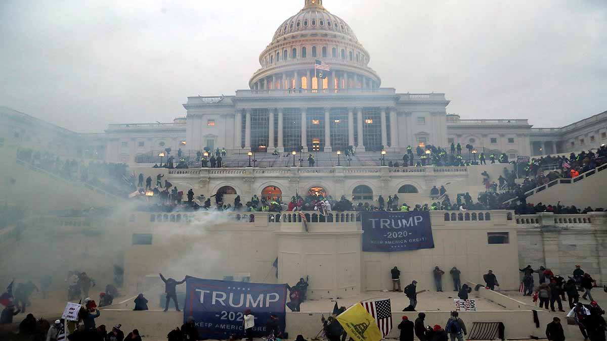 pro Trump mob breached Capitol Hill 