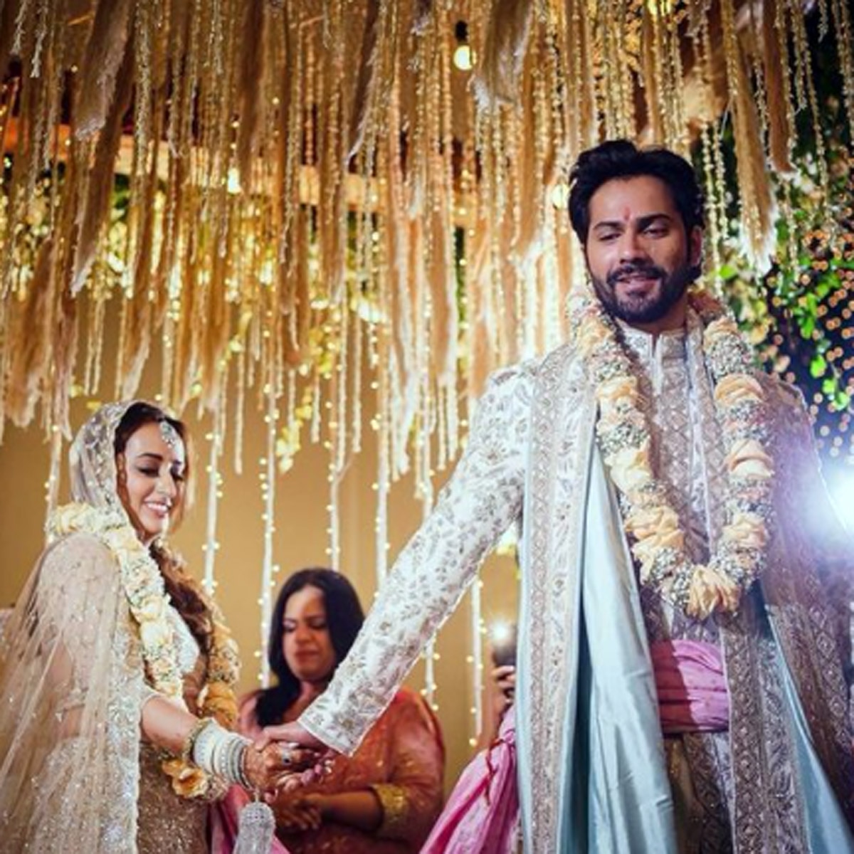 वरुण धवन संग पत्नी नताशा