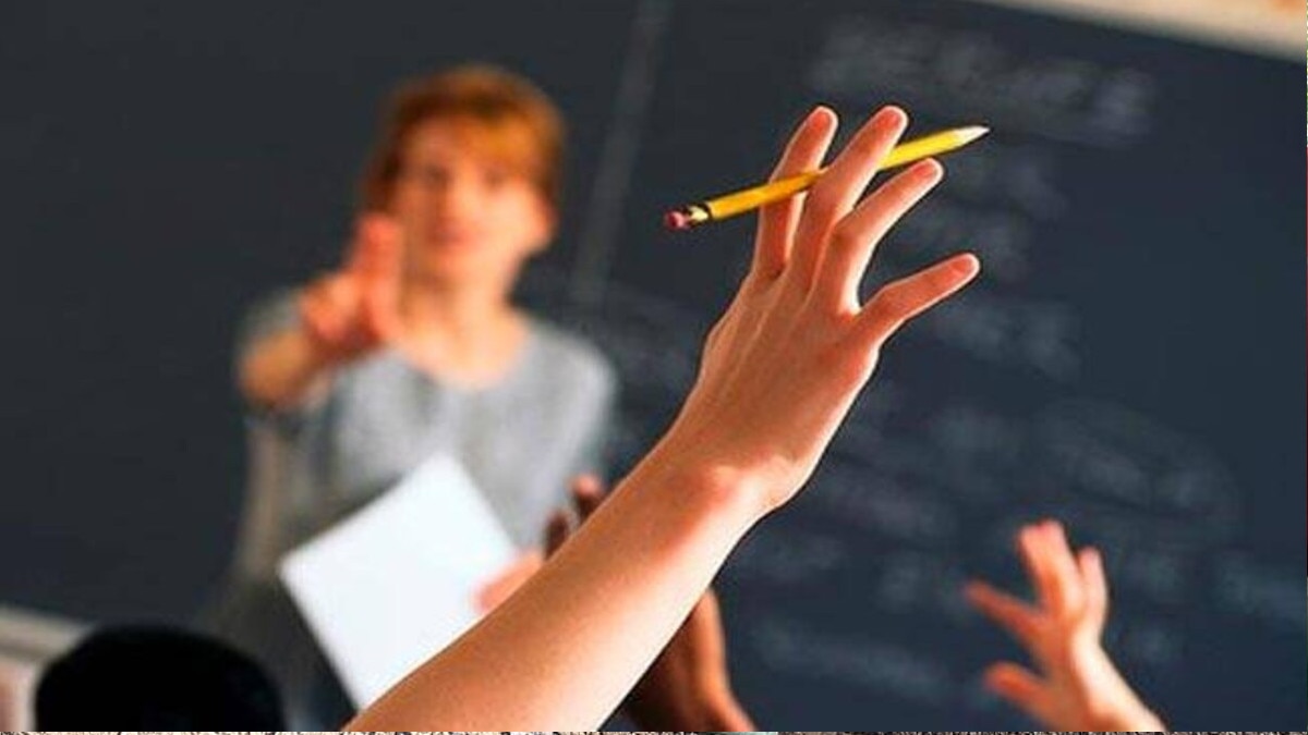 5 साल में सिर्फ 38 दिन स्कूल गई टीचर, वेतन लिया पूरा, टर्मिनेशन के बाद भी कर रही नौकरी 
