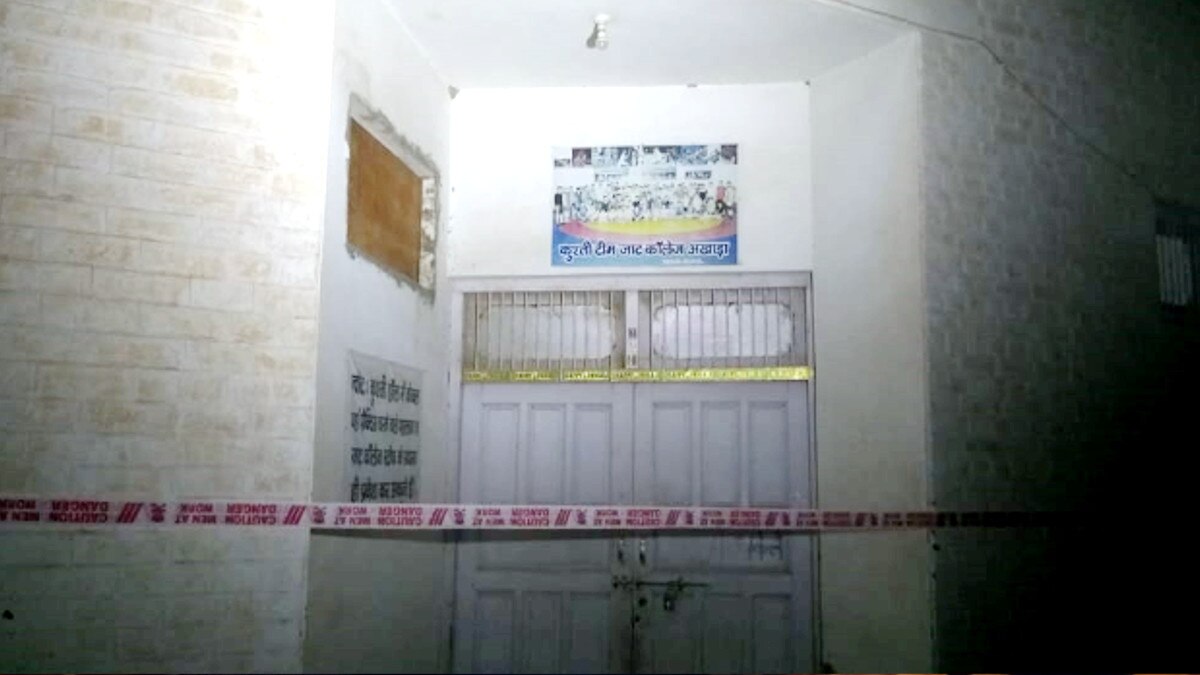 अखाड़े में कोच व पहलवानों के बीच चली ताबड़तोड़ गोलियां, 2 महिला पहलवानों सहित 5 की मौत