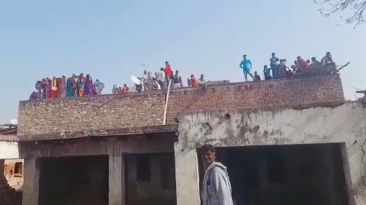 दसवीं का इम्तिहान देने गई महिला के सेंटर पर ही हुआ लेबर पेन (फोटो- मणिभूषण शर्मा)