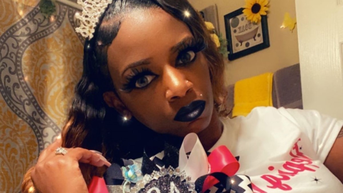 हेयर स्प्रे लगाना पड़ गया भारी