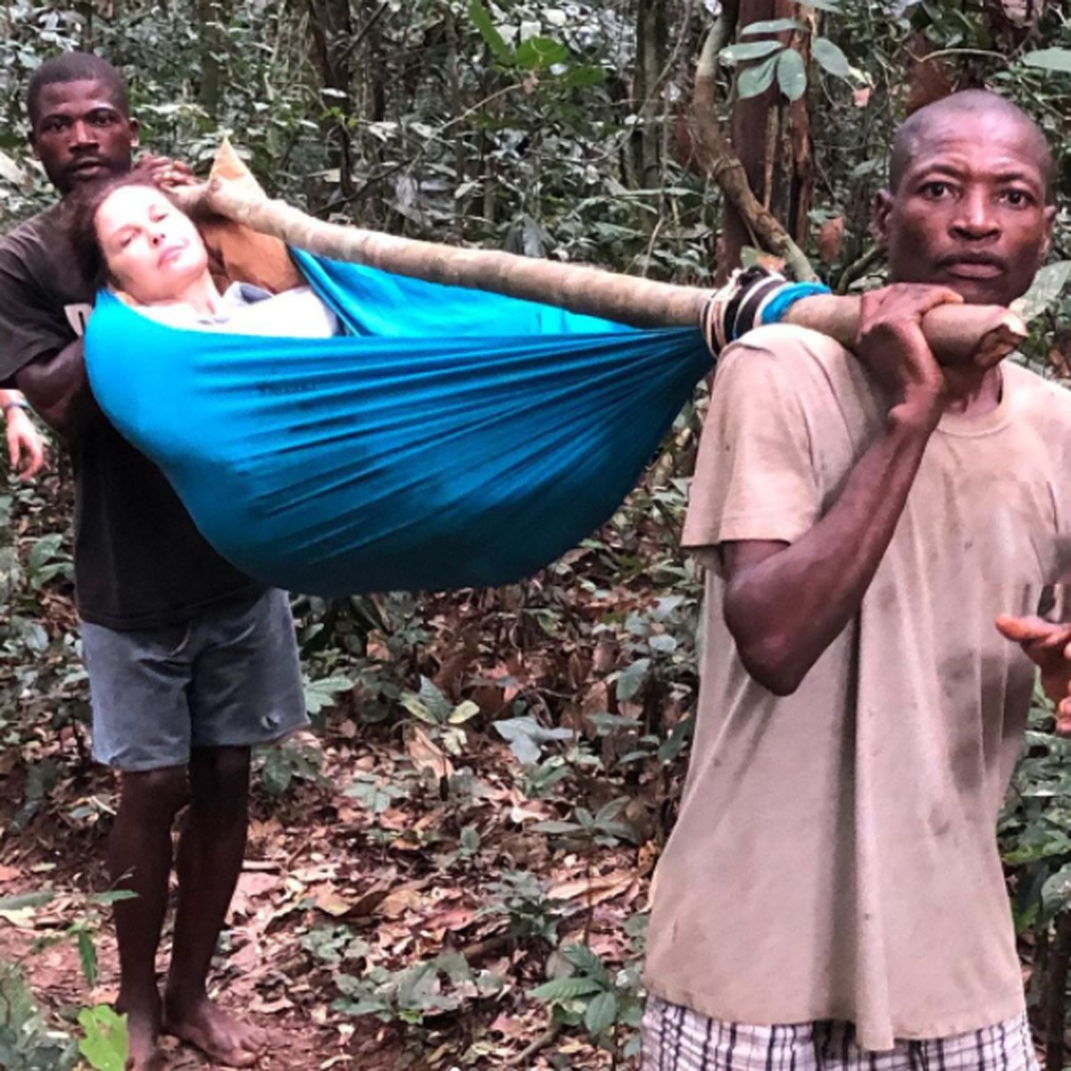 एश्ले जूड कोन्गो के लोगों के साथ