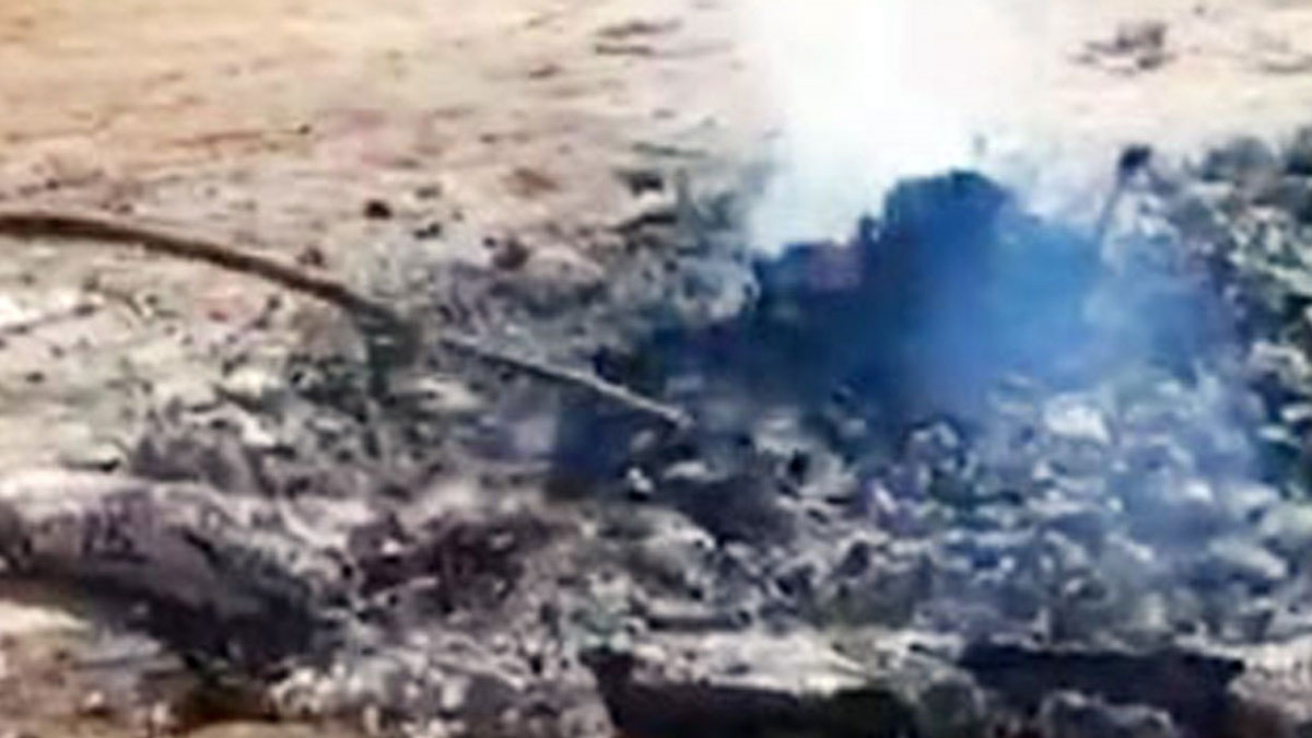 पुलिस ने जलती चिता से महिला के शव को निकाला