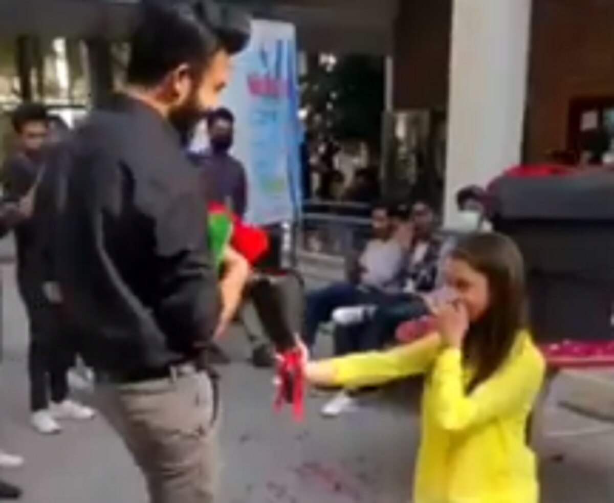 पाकिस्तान में लड़की ने लड़के को किया प्रपोज