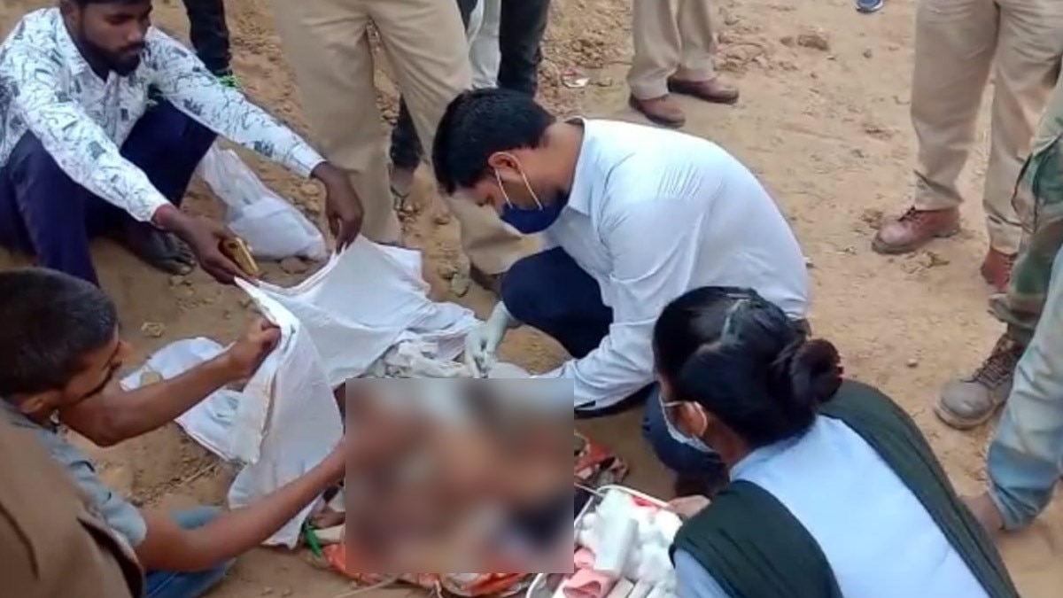 निजी अस्पताल के गेट पर बच्ची ने तड़पकर दम तोड़ा (फोटो-शिवनंदन साहू)