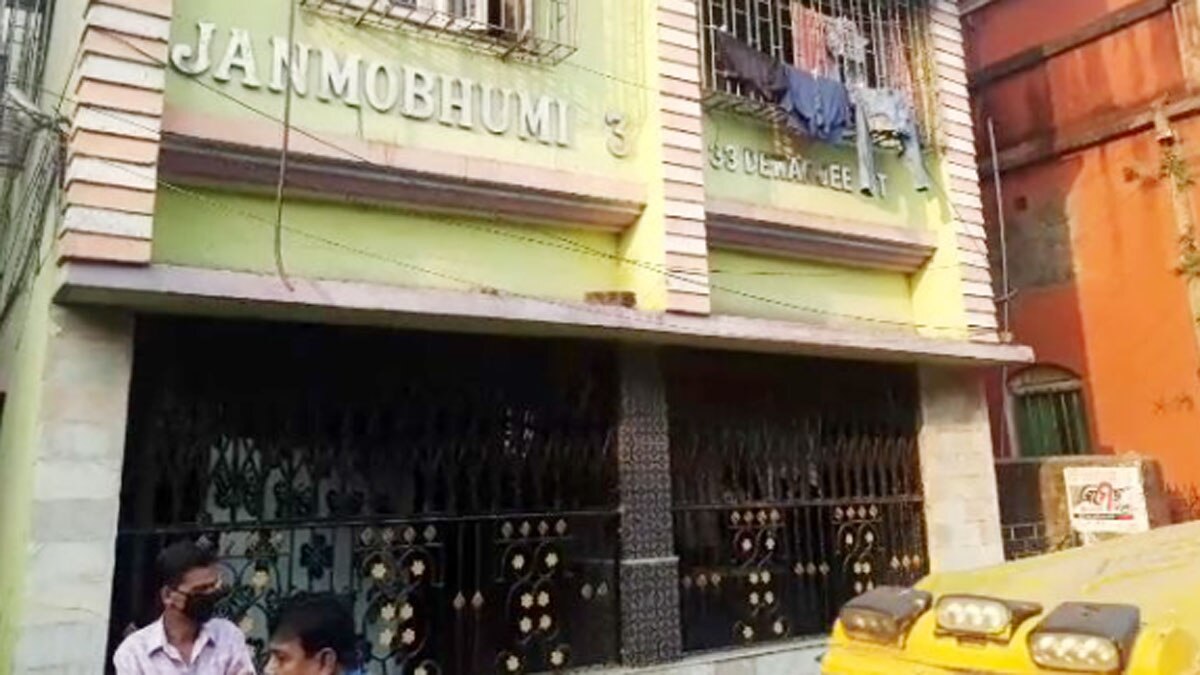 हत्या के तीन आरोपी गिरफ्तार (फोटो- भोलानाथ साह)