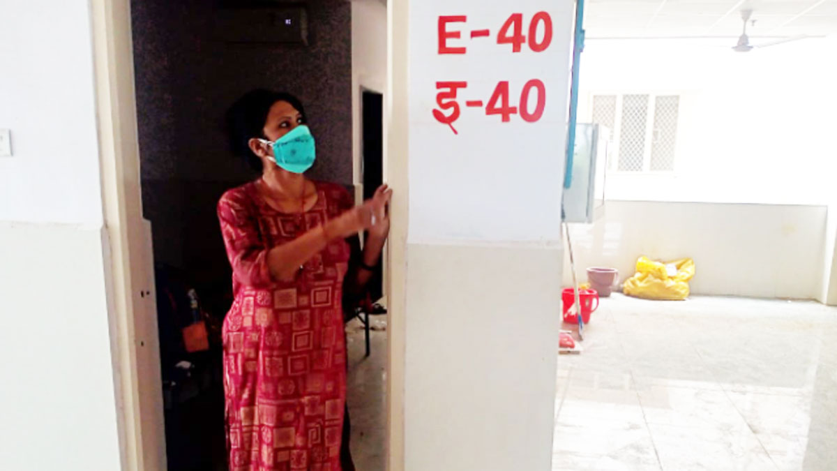 महिला ने मृत व्यक्ति के मास्क से ली ऑक्सीजन