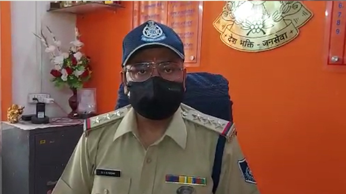 साइको कर्मचारी महिला कर्मचारियों को वाट्सएप ग्रुप पर भेजता था अश्लील फिल्में, कमिश्नर के ट्रांसफर की देता था धमकी 