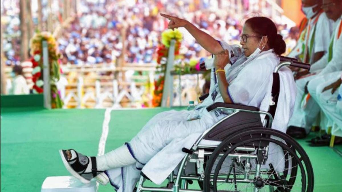 ममता बनर्जी ने पीएम मोदी पर साधा निशाना (फोटो- पीटीआई)