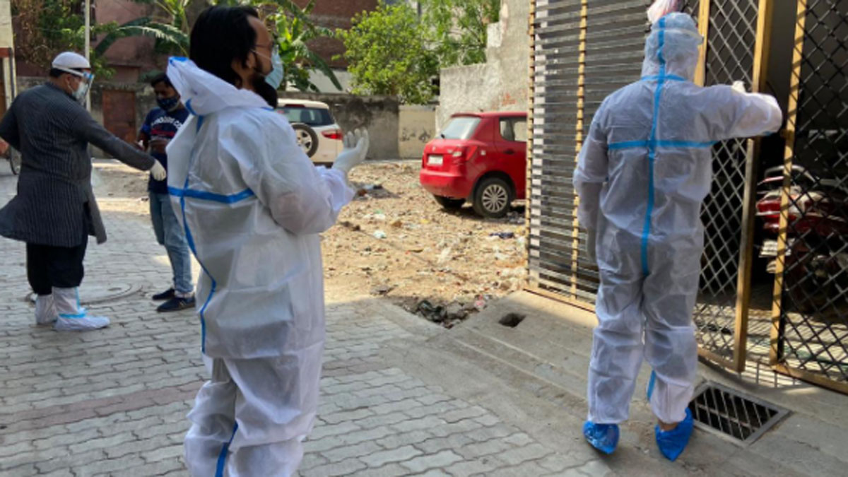 कोरोना से मौत के बाद घर पर एक दिन तक पड़ी रही बुजुर्ग की लाश 