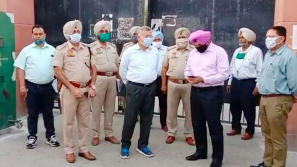 कार्बाइन से चली गोली, गेट पर ड्यूटी दे रहे ASI की मौत